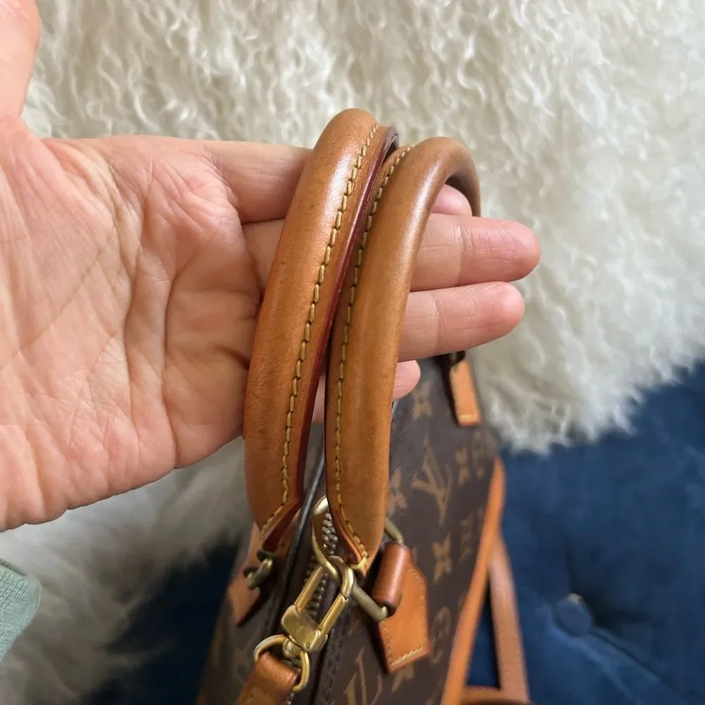 Louis Vuitton Alma bb leather handbag
